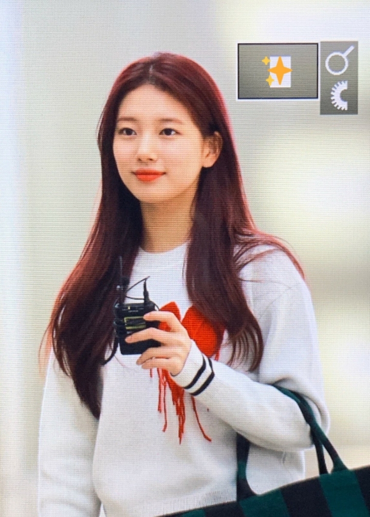 수지가 공항에서 갑자기 머리를 묶은 이유 | 인스티즈