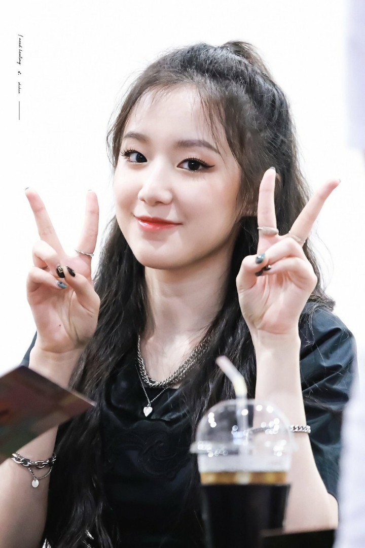 사모예드닮아서 귀여운데 가끔 얼음미녀되는 (여자)아이들 슈화.jpgif | 인스티즈