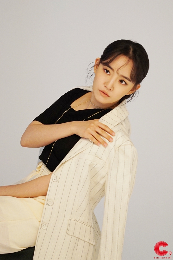 스물 열두살이라는 여가수 화보촬영 | 인스티즈