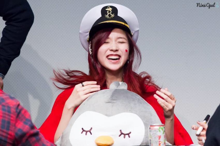 펭귄하면 먼저 떠오르는 여자아이돌은? | 인스티즈