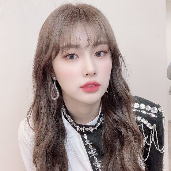 자기 얼굴에 자부심이 있는듯한 아이즈원 강혜원 | 인스티즈