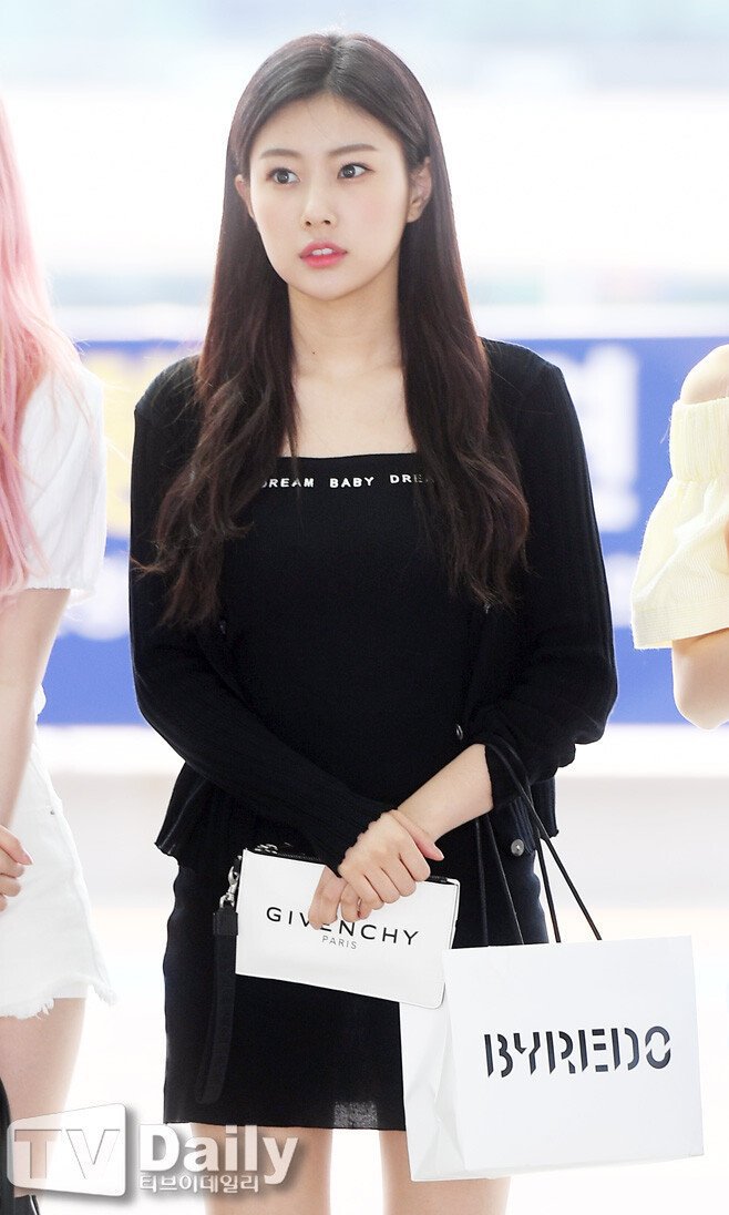 옷걸이가 명품이다라는 말을 잘 보여주고 있는 아이즈원 강혜원 | 인스티즈