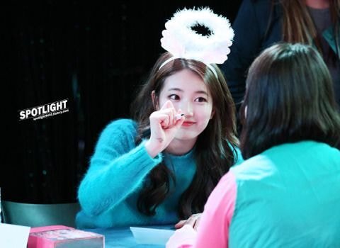 팬들 눈빛으로 조련하는 수지 | 인스티즈