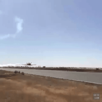 비행기가 지나간 흔적.gif | 인스티즈