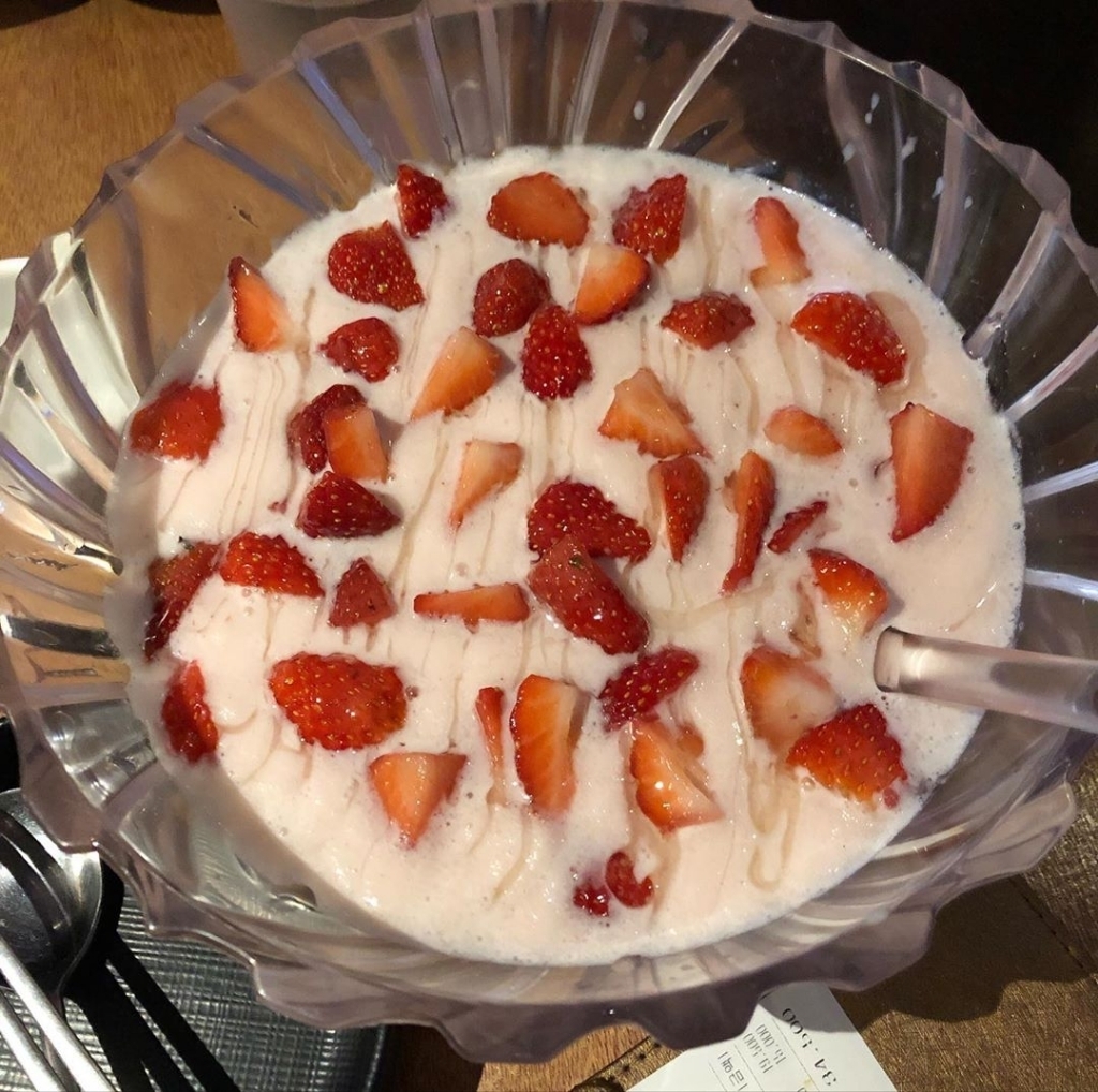 호프집에서 판다는 딸기막걸리.......jpg | 인스티즈