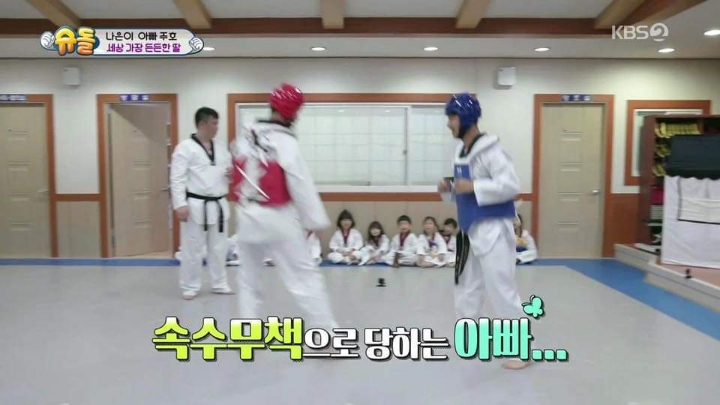 아빠 지켜주는 나은이 | 인스티즈