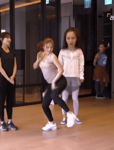 조이 춤보고 따라하는 지효.gif | 인스티즈