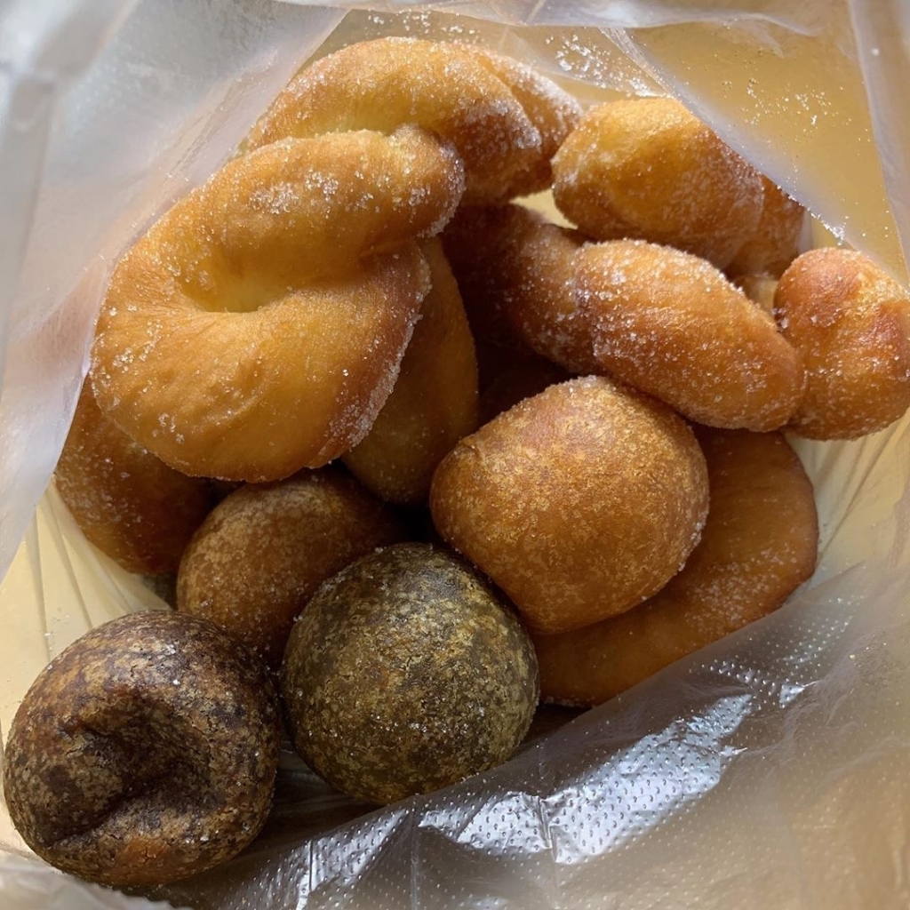 찹쌀도너츠 먹을 때 필수다 vs 그 정도는 아니다 | 인스티즈