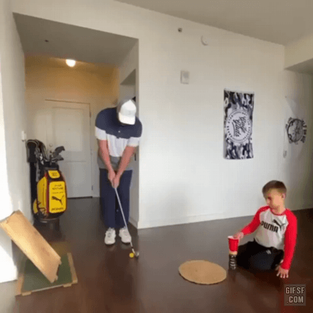 자기 장례식에 틀어줄 영상 동시에 확보하는 아빠와 아들.gif | 인스티즈