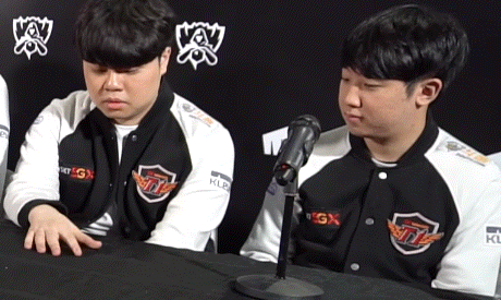 칸 인터뷰 손짓 풀버전.gif | 인스티즈