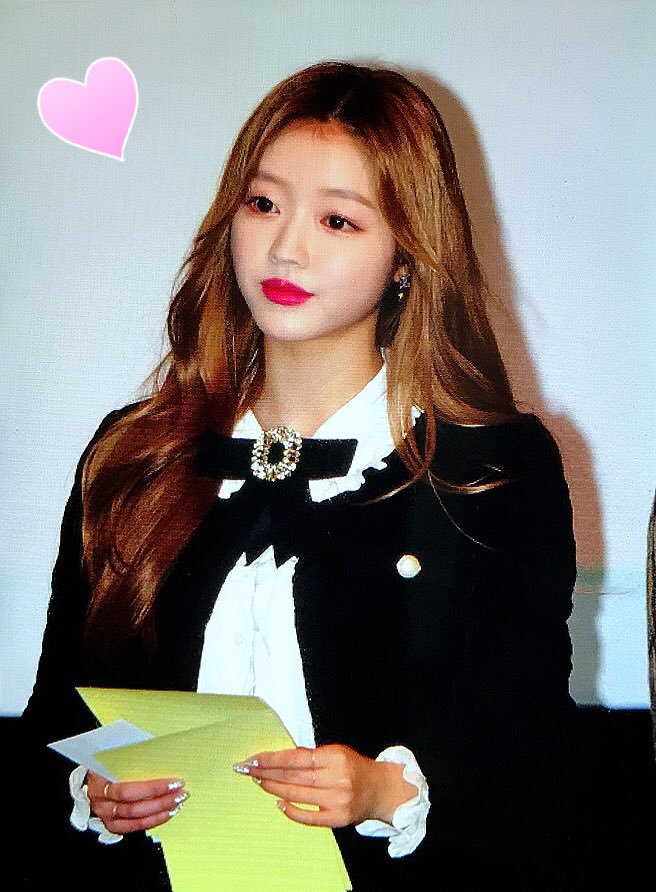 앞머리 까고다니는 오마이걸 유아 구스베이비 시사회.jpg | 인스티즈