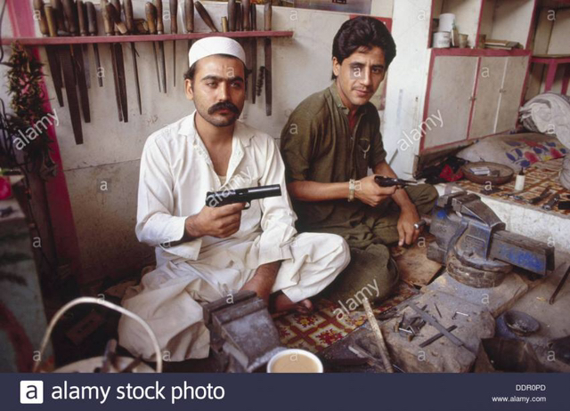 냉혹한 사제총기의 세계 | 인스티즈