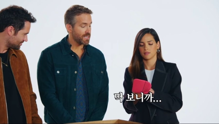 한국 물건을 맞춰보는 라이언 레이놀즈 ㅋㅋㅋㅋㅋㅋ | 인스티즈