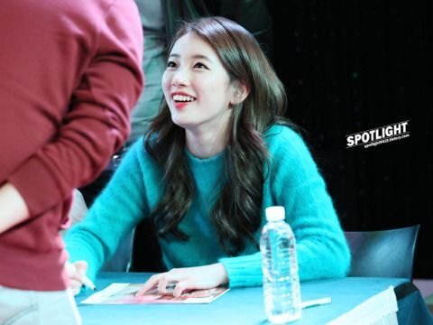 팬들 눈빛으로 조련하는 수지 | 인스티즈