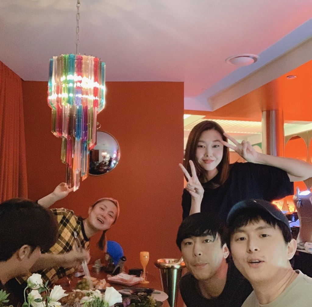 나래바에서 모인 나 혼자 산다 멤버들.jpg | 인스티즈