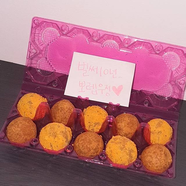 요즘 케이크 대신 선물한다는 계란한판.JPG | 인스티즈
