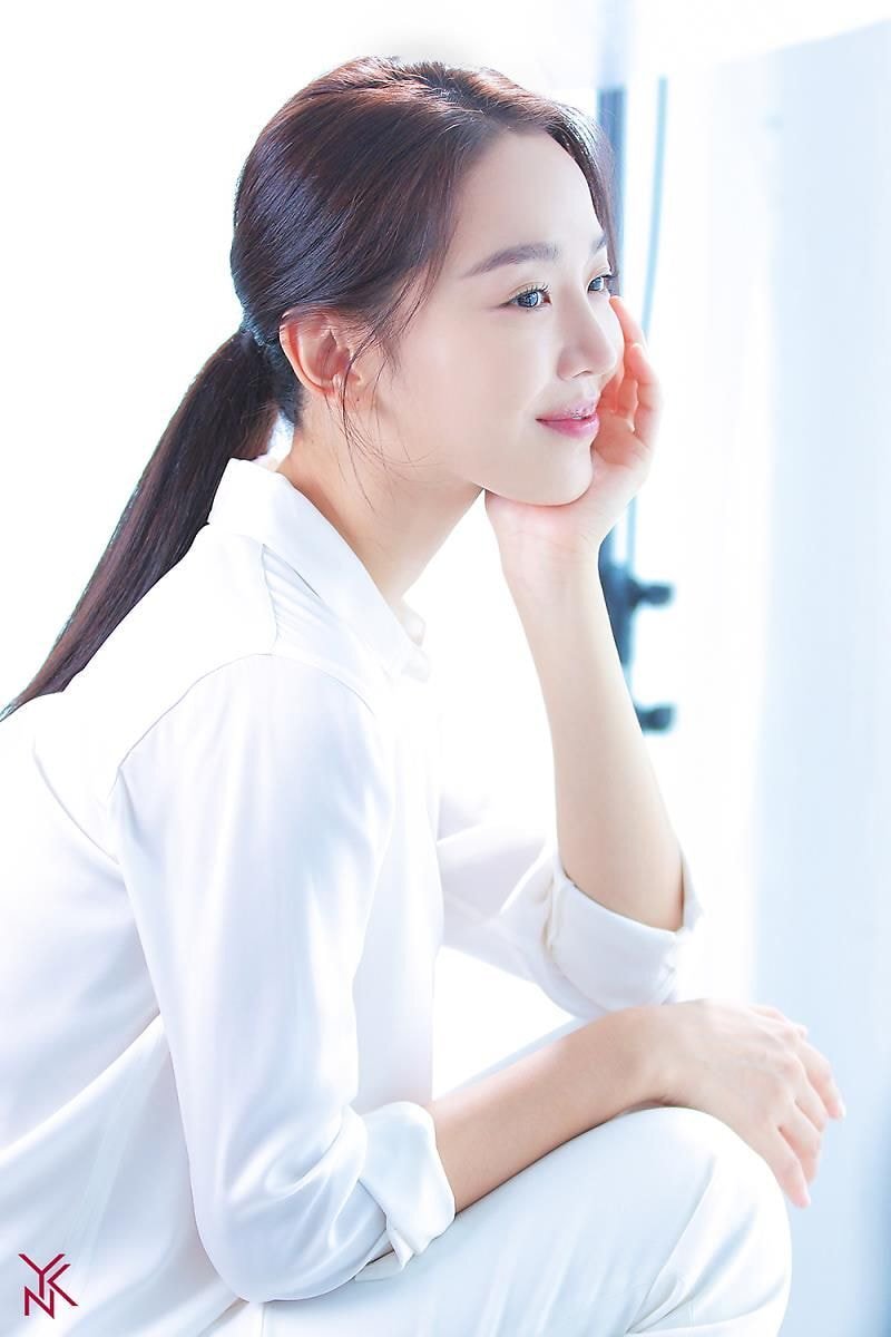 아이돌 찍덕이 입사해서 사진 찍는것 같은 신혜선 소속사 공식 사진들.jpg | 인스티즈