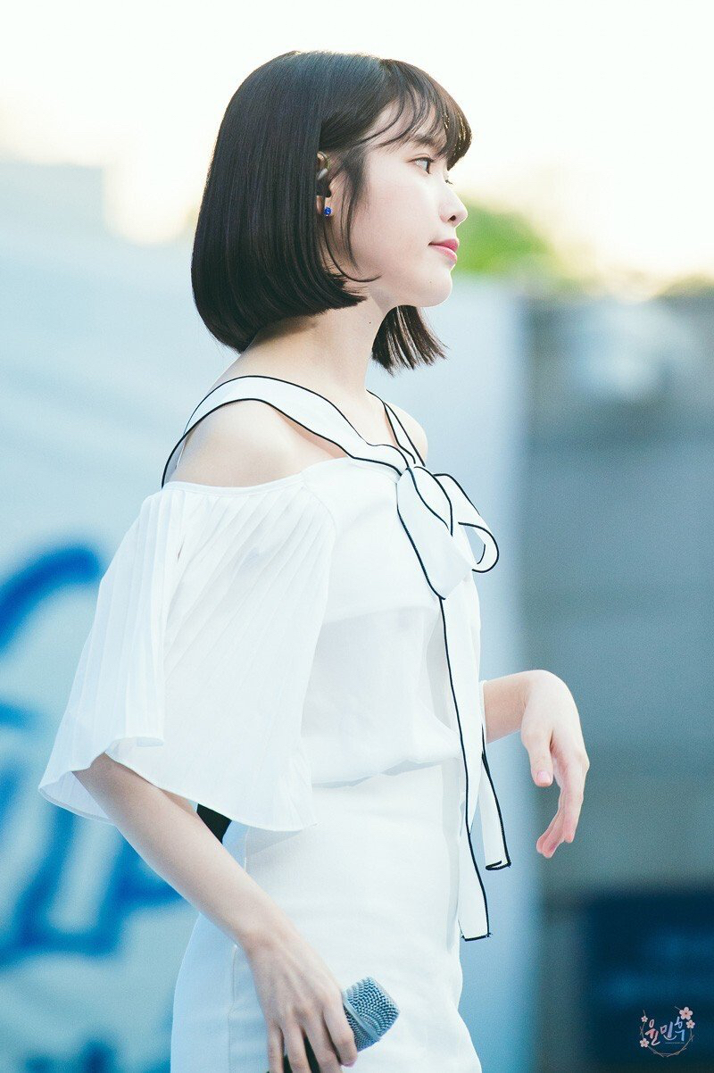 2017년 연세대 축제 아이유.jpgif | 인스티즈