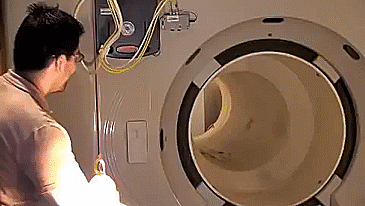 mri 촬영에 금속을 소지하면 안되는 이유.gif | 인스티즈