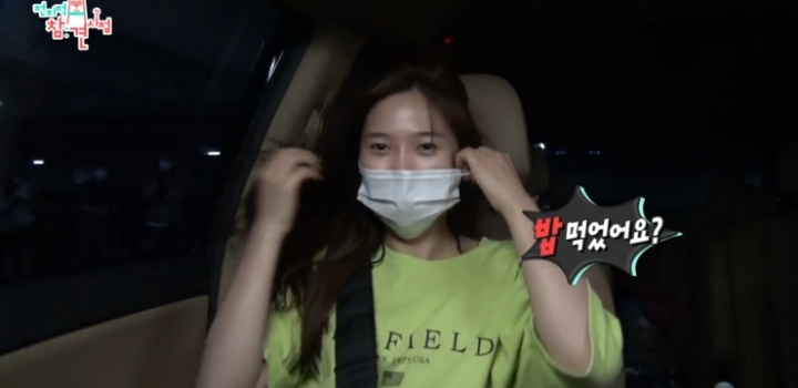 얼굴 표정 극명하게 차이 나는 오마이걸 매니저ㅋㅋㅋ.jpg | 인스티즈