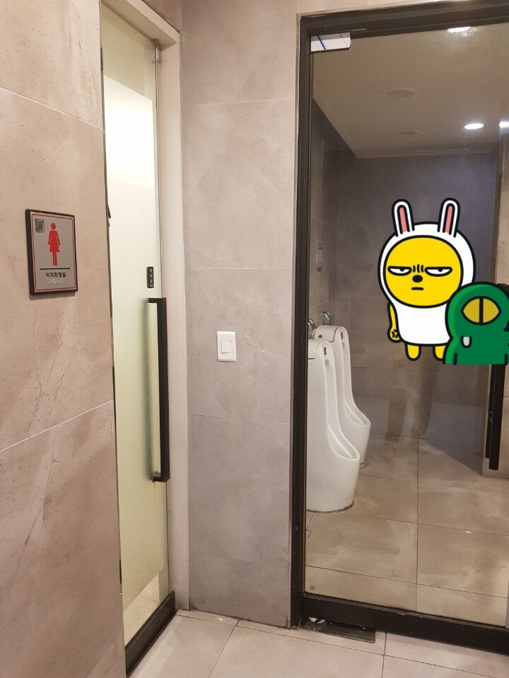오늘자 남자화장실 근황..jpg | 인스티즈