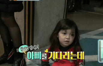 퇴근하는 아빠 이름 부르며 달려가 안기는 박주호 딸 나은이.gif | 인스티즈