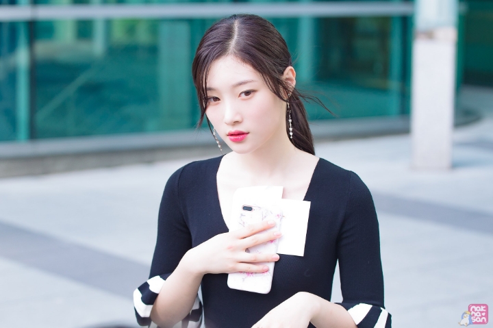 아침을 여는 정채연 | 인스티즈