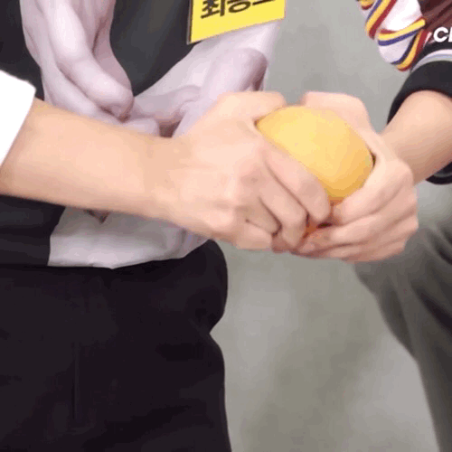 악력이 89.6kg 나오는 남자 아이돌.jpgif | 인스티즈