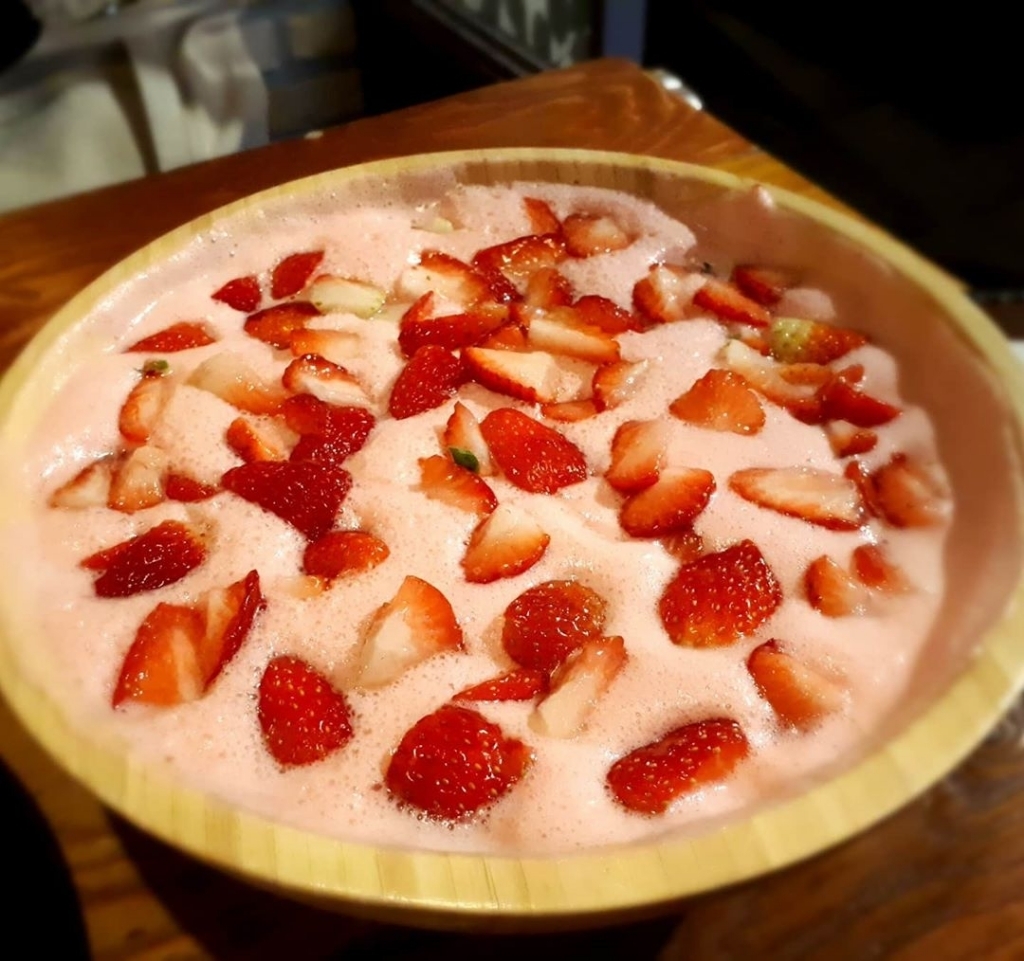 호프집에서 판다는 딸기막걸리.......jpg | 인스티즈