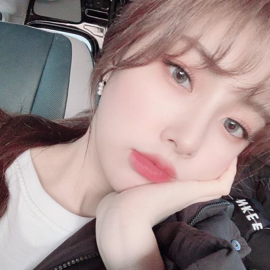 자기 얼굴에 자부심이 있는듯한 아이즈원 강혜원 | 인스티즈