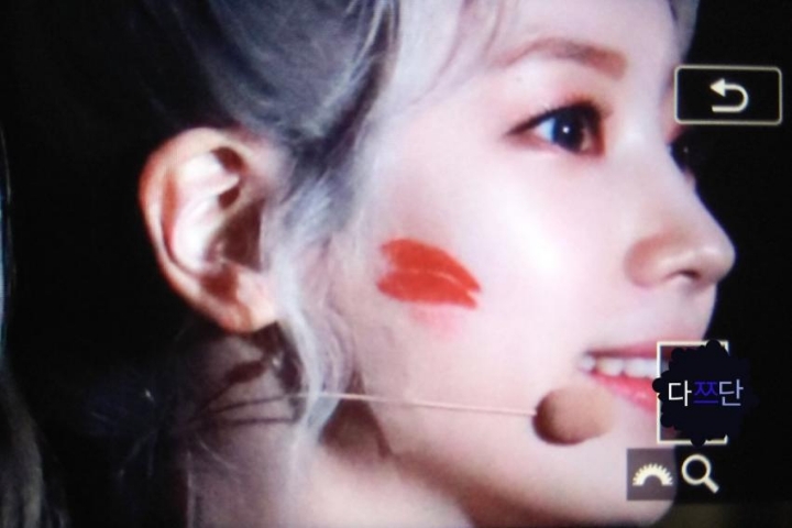 뽀뽀하는 트와이스 | 인스티즈