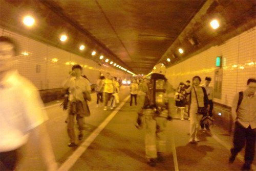 항상 남들과 반대로 걷는 사람들 | 인스티즈