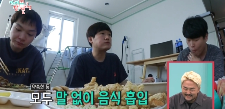 얼굴 표정 극명하게 차이 나는 오마이걸 매니저ㅋㅋㅋ.jpg | 인스티즈