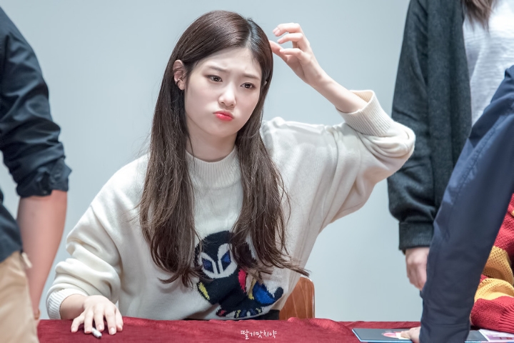 아침을 여는 정채연 | 인스티즈