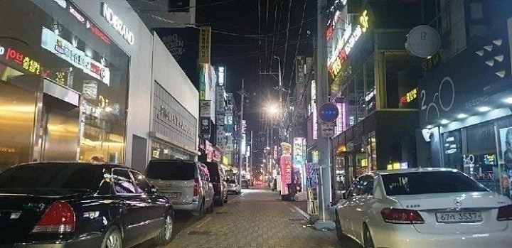 평소에 비해 사람이 없는 동성로 | 인스티즈