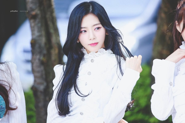 이름은 평범한데 얼굴은 안평범한 여자아이돌 | 인스티즈