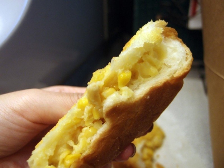 마약빵 이라는 소리까지 듣는 통옥수수빵..jpg | 인스티즈