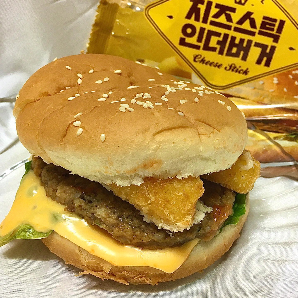 치즈스틱이 통째로 들어가있는 CU 신상 햄버거 | 인스티즈