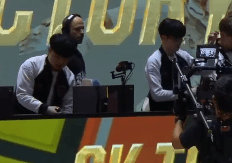 페이커한테 관심받고싶어하는 스태프 | 인스티즈