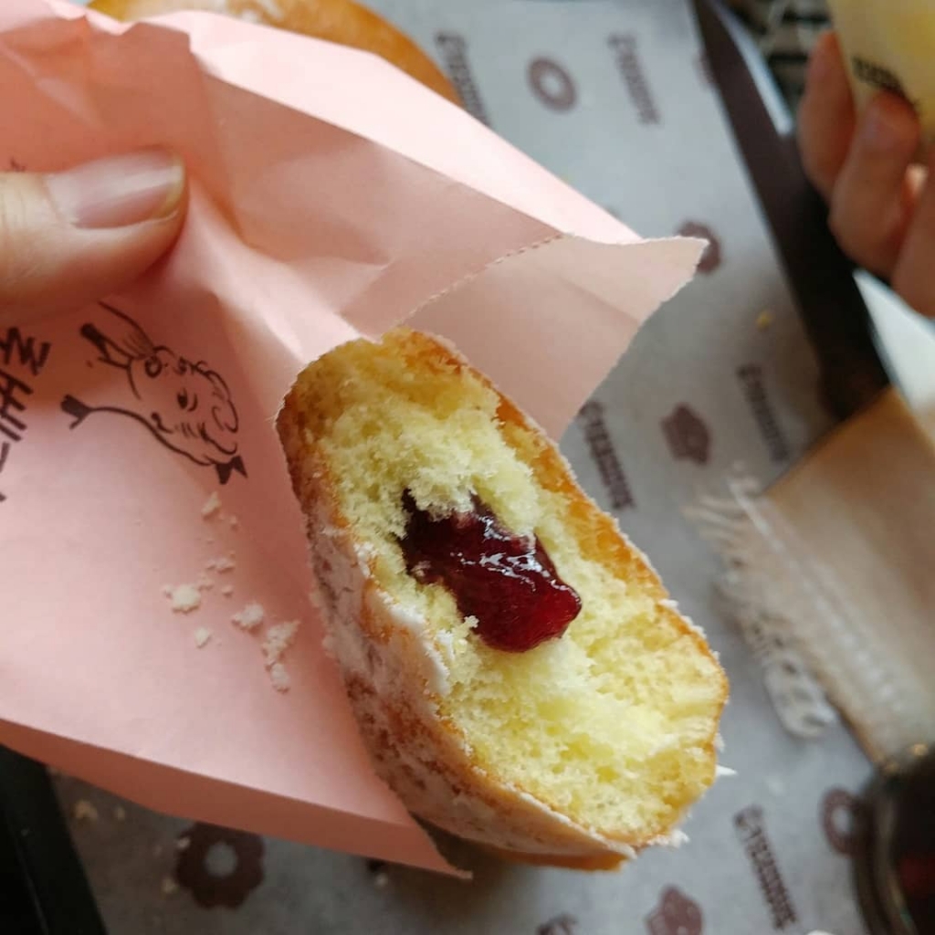 딸기쨈이 가득 차있는 던킨 스트로베리필드......jpg | 인스티즈