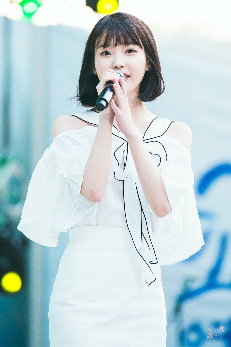 2017년 연세대 축제 아이유.jpgif | 인스티즈