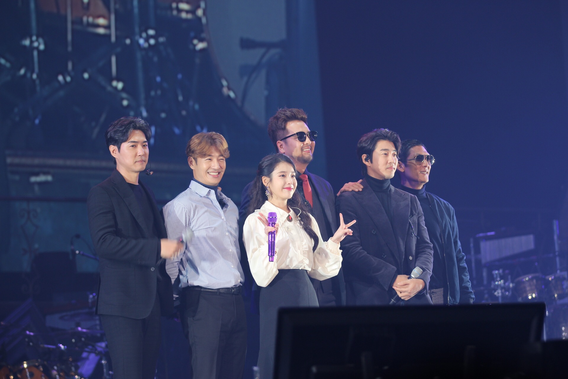 오늘자 아이유 (feat.god) | 인스티즈