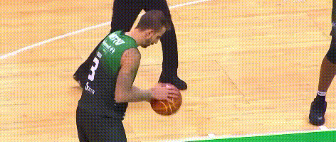 브라질 농구에서 나온 말도 안되는 노림수 수준.gif | 인스티즈