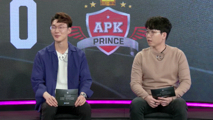 분석데스크에서 코커짓 하고 있는 김민아 아나운서 | 인스티즈