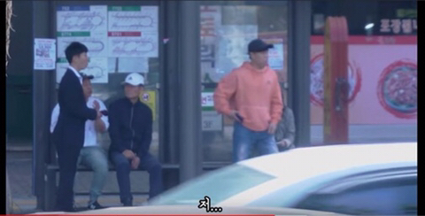 모르는 사람이 넥타이 매는걸 도와달라고 하면? | 인스티즈