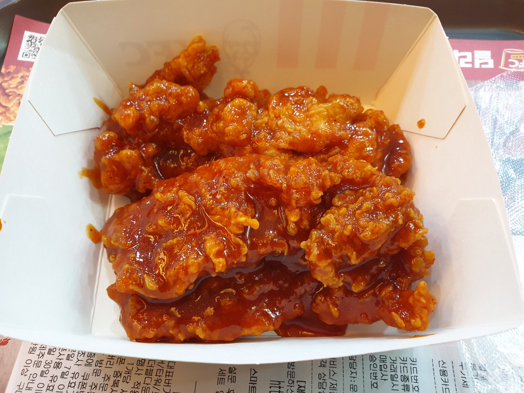 KFC 갓양념 블랙라벨치킨.jpg | 인스티즈
