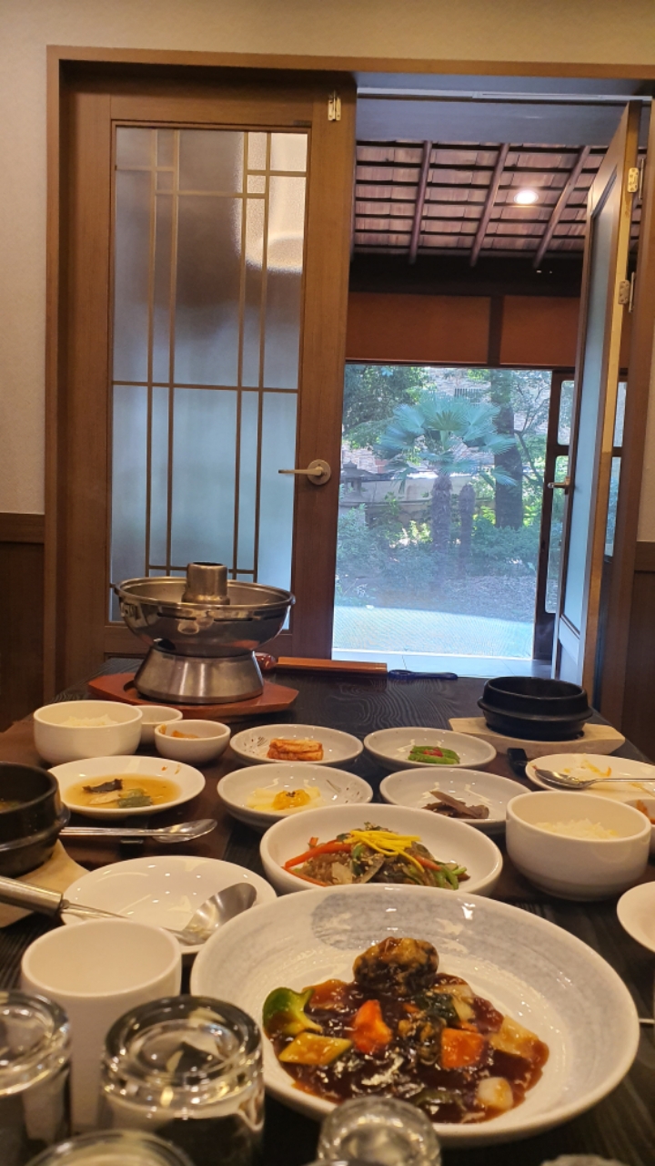 부산 데이트코스 고즈넉한 분위기의 정원이 있는 한정식집 | 인스티즈