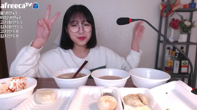 먹방 BJ 쯔양 안경 벗기 전과 후 | 인스티즈
