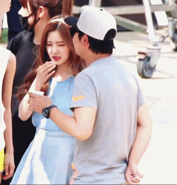 커담 냄새 하는 아이린.gif | 인스티즈