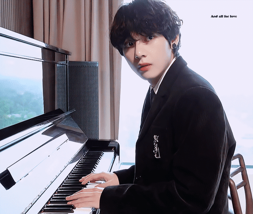 피아노치는 뷔 | 인스티즈